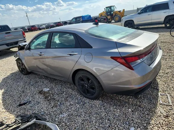 KMHLM4AG1NU224667 2022 HYUNDAI ELANTRA - Image 2