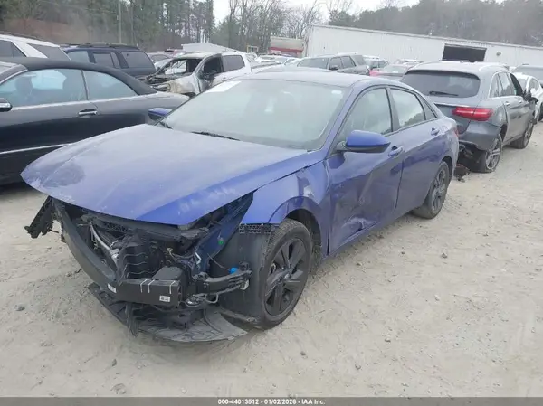 KMHLM4AG1NU239041 2022 HYUNDAI ELANTRA - Image 2