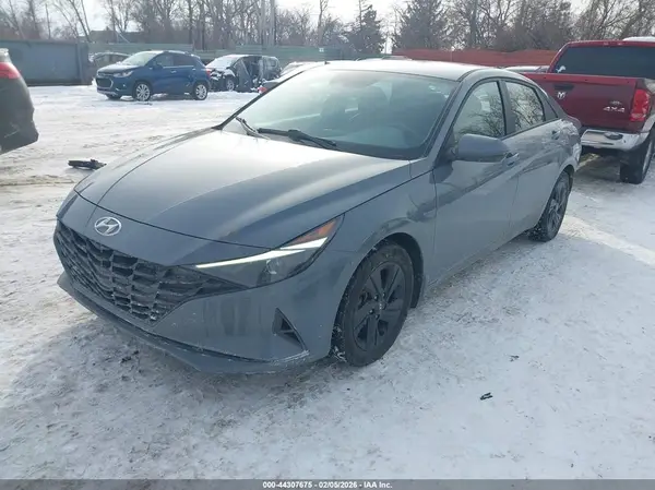 KMHLM4AG1NU245261 2022 HYUNDAI ELANTRA - Image 2