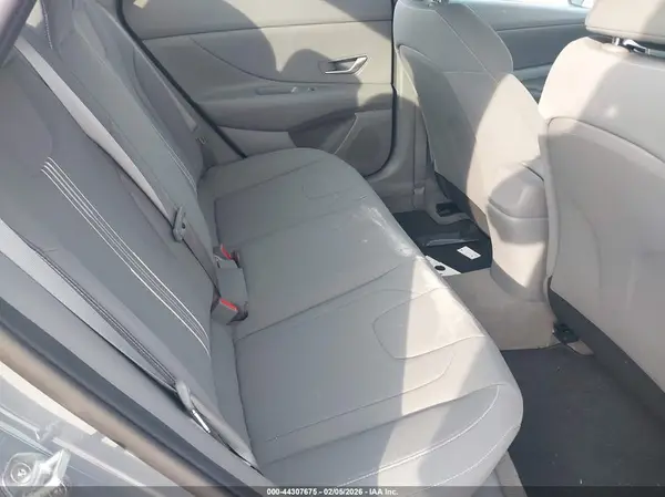 KMHLM4AG1NU245261 2022 HYUNDAI ELANTRA - Image 8