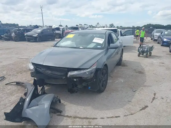 KMHLM4AG1NU254879 2022 HYUNDAI ELANTRA - Image 2