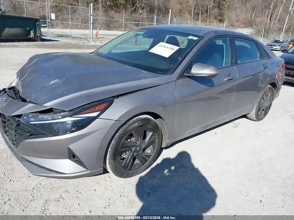 KMHLM4AG1NU260942 2022 HYUNDAI ELANTRA - Image 2