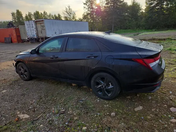 KMHLM4AG1NU294878 2022 HYUNDAI ELANTRA - Image 2