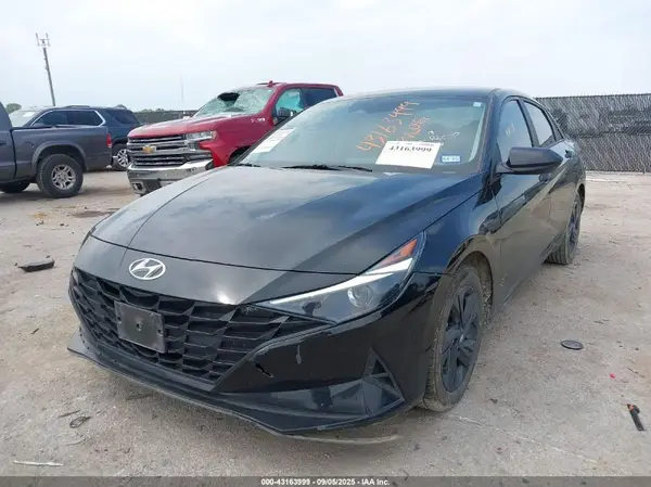KMHLM4AG1NU322372 2022 HYUNDAI ELANTRA - Image 2
