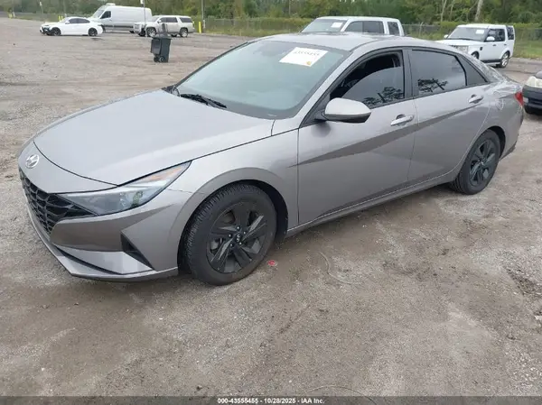 KMHLM4AG1NU323361 2022 HYUNDAI ELANTRA - Image 2
