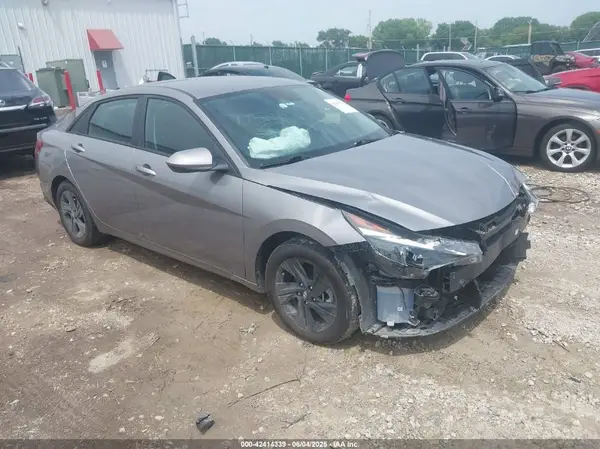 KMHLM4AG1NU330827 2022 HYUNDAI ELANTRA - Image 1
