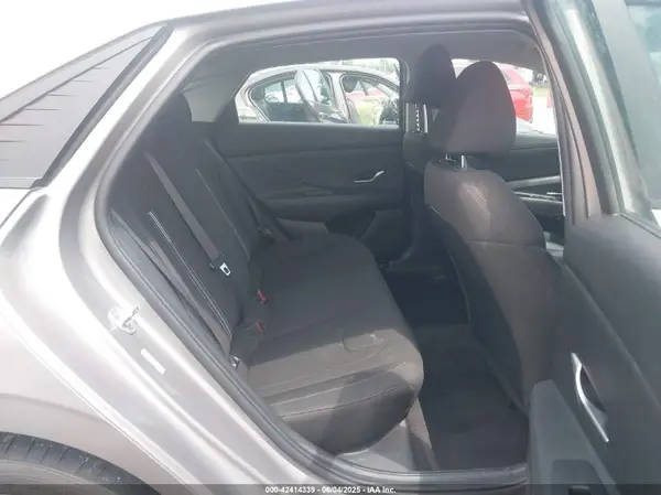 KMHLM4AG1NU330827 2022 HYUNDAI ELANTRA - Image 8