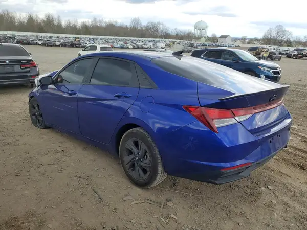 KMHLM4AG1NU332819 2022 HYUNDAI ELANTRA - Image 2