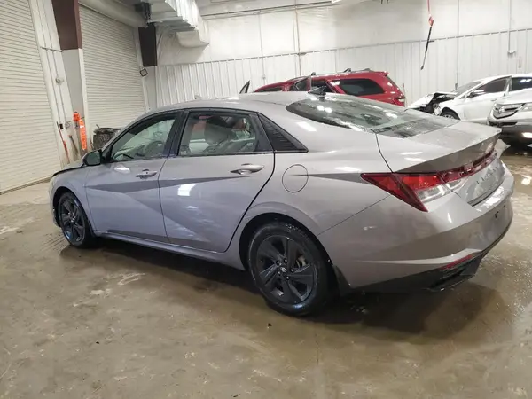 KMHLM4AG1NU351631 2022 HYUNDAI ELANTRA - Image 2