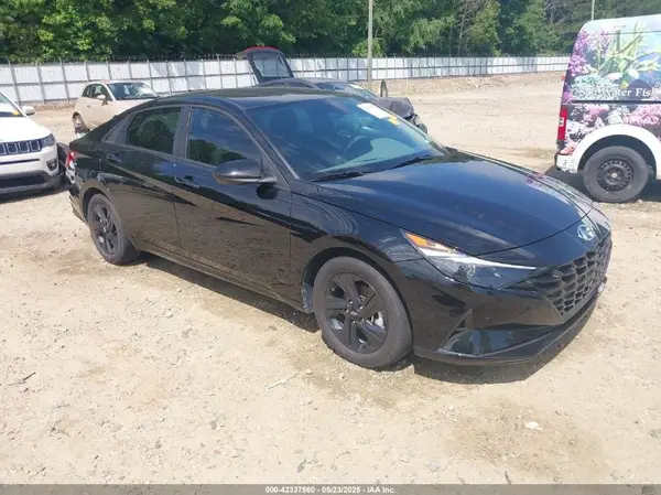 KMHLM4AG1NU352424 2022 HYUNDAI ELANTRA - Image 1