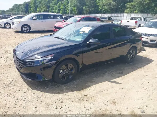 KMHLM4AG1NU352424 2022 HYUNDAI ELANTRA - Image 2