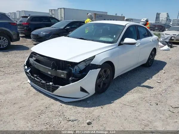 KMHLM4AG1NU354142 2022 HYUNDAI ELANTRA - Image 2