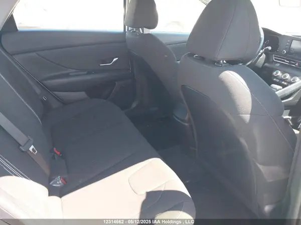 KMHLM4AG1NU354142 2022 HYUNDAI ELANTRA - Image 8