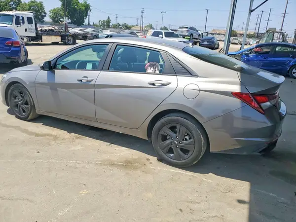 KMHLM4AG1NU354738 2022 HYUNDAI ELANTRA - Image 2