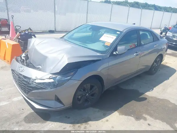 KMHLM4AG1NU355534 2022 HYUNDAI ELANTRA - Image 2
