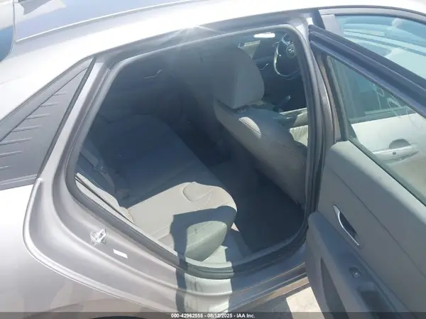 KMHLM4AG1NU355534 2022 HYUNDAI ELANTRA - Image 8