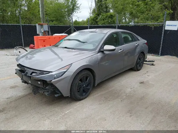 KMHLM4AG1NU357428 2022 HYUNDAI ELANTRA - Image 2