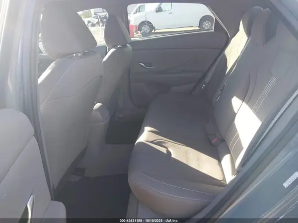 KMHLM4AG1NU358112 2022 HYUNDAI ELANTRA - Image 8