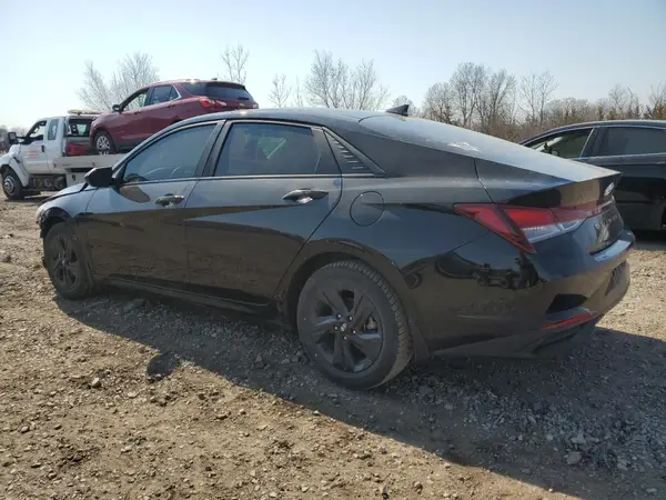 KMHLM4AG1NU363519 2022 HYUNDAI ELANTRA - Image 2