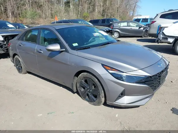 KMHLM4AG1NU365030 2022 HYUNDAI ELANTRA - Image 1