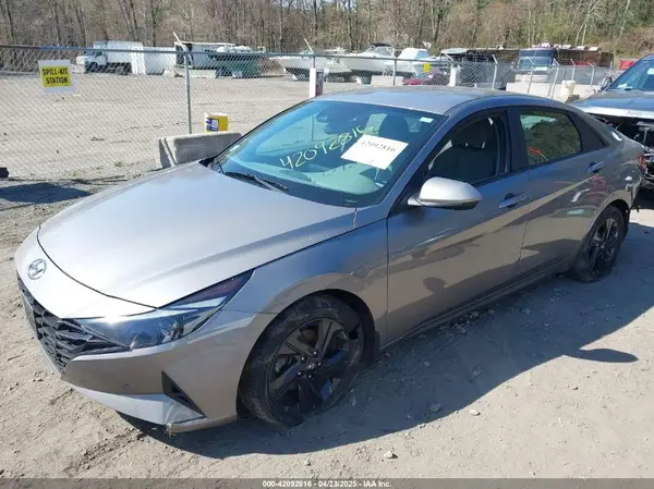KMHLM4AG1NU365030 2022 HYUNDAI ELANTRA - Image 2