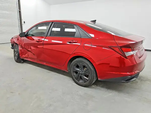 KMHLM4AG1NU366663 2022 HYUNDAI ELANTRA - Image 2