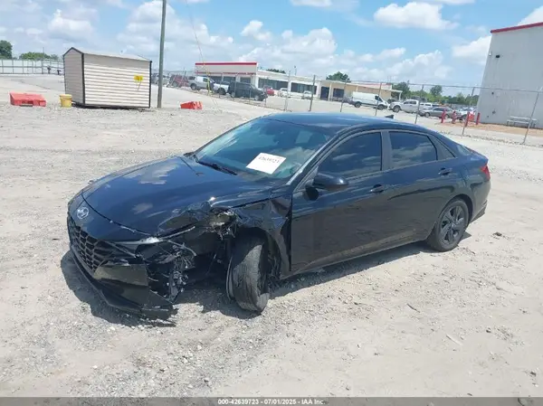 KMHLM4AG1PU371283 2023 HYUNDAI ELANTRA - Image 2