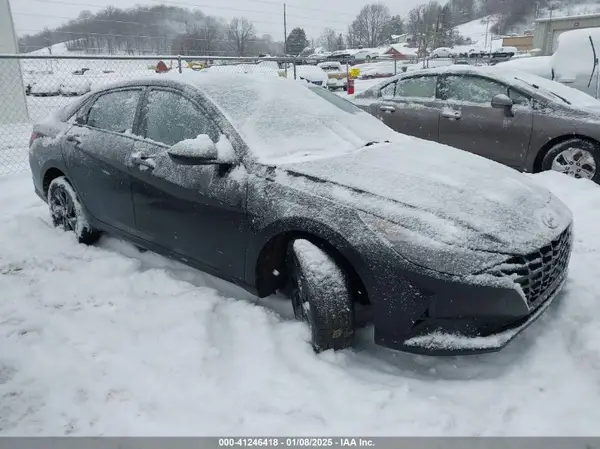 KMHLM4AG1PU381747 2023 HYUNDAI ELANTRA - Image 1