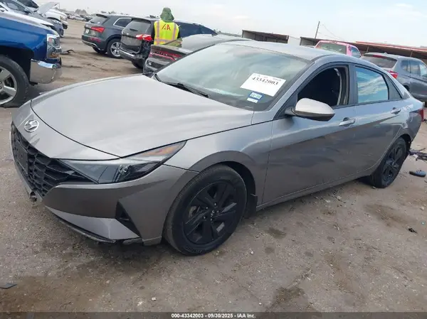 KMHLM4AG1PU392165 2023 HYUNDAI ELANTRA - Image 2