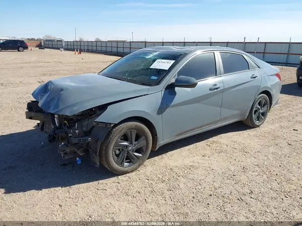 KMHLM4AG1PU410079 2023 HYUNDAI ELANTRA - Image 2
