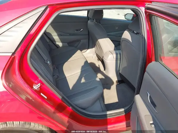KMHLM4AG1PU424063 2023 HYUNDAI ELANTRA - Image 8