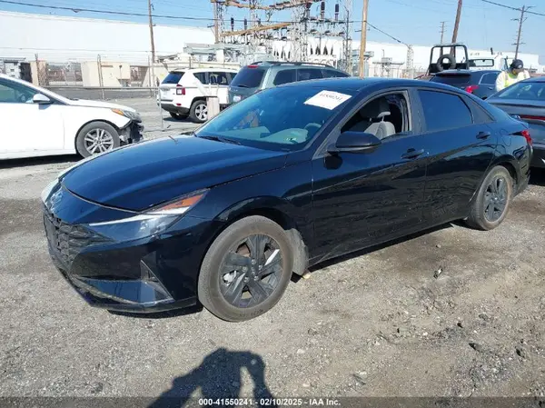 KMHLM4AG1PU466104 2023 HYUNDAI ELANTRA - Image 2