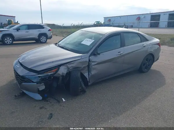 KMHLM4AG1PU523563 2023 HYUNDAI ELANTRA - Image 2