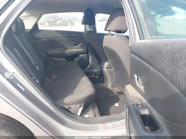 KMHLM4AG1PU523563 2023 HYUNDAI ELANTRA - Image 8