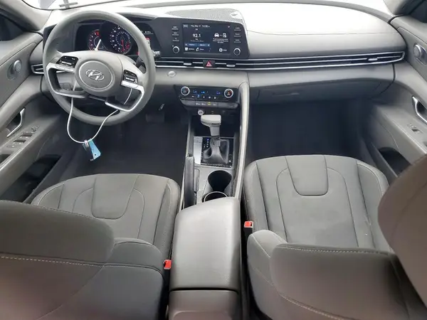 KMHLM4AG1PU532585 2023 HYUNDAI ELANTRA - Image 8