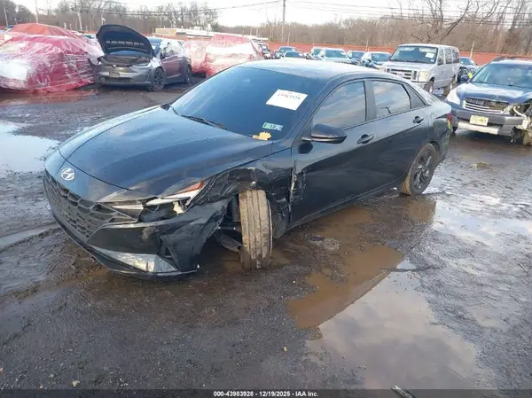 KMHLM4AG1PU551704 2023 HYUNDAI ELANTRA - Image 2