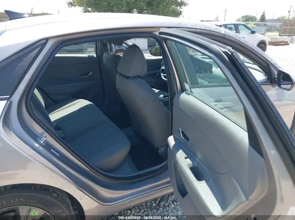 KMHLM4AG1PU552562 2023 HYUNDAI ELANTRA - Image 8