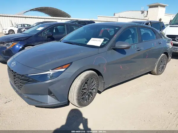 KMHLM4AG1PU587117 2023 HYUNDAI ELANTRA - Image 2