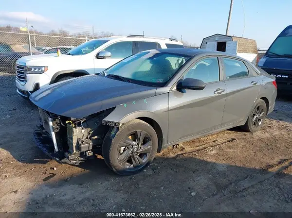 KMHLM4AG1PU617961 2023 HYUNDAI ELANTRA - Image 2