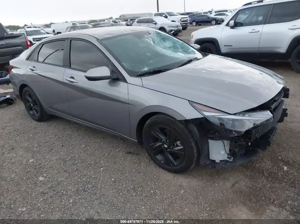 KMHLM4AG1PU626305 2023 HYUNDAI ELANTRA - Image 1