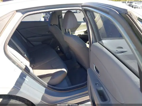 KMHLM4AG2MU065673 2021 HYUNDAI ELANTRA - Image 8