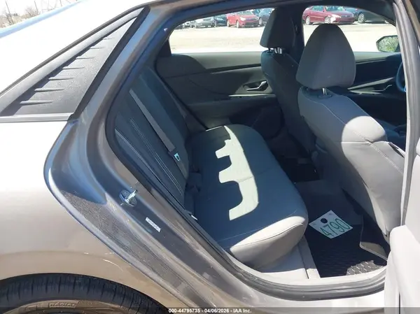 KMHLM4AG2MU066340 2021 HYUNDAI ELANTRA - Image 8