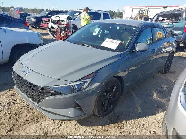 KMHLM4AG2MU070520 2021 HYUNDAI ELANTRA - Image 2