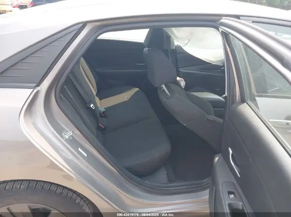 KMHLM4AG2MU091870 2021 HYUNDAI ELANTRA - Image 8