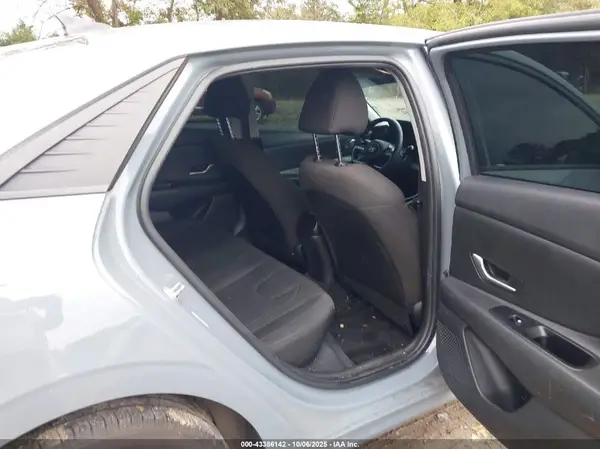 KMHLM4AG2MU095918 2021 HYUNDAI ELANTRA - Image 8