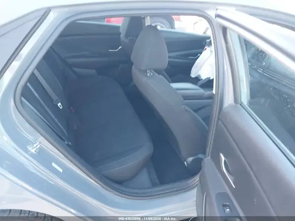 KMHLM4AG2MU161545 2021 HYUNDAI ELANTRA - Image 8