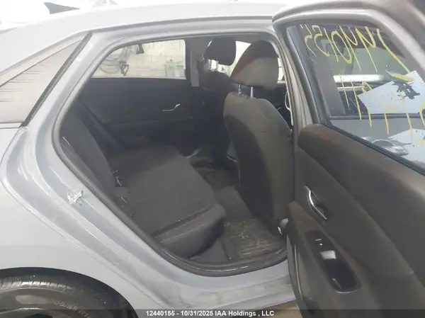 KMHLM4AG2NU214911 2022 HYUNDAI ELANTRA - Image 8