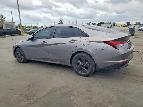 KMHLM4AG2NU220305 2022 HYUNDAI ELANTRA - Image 2