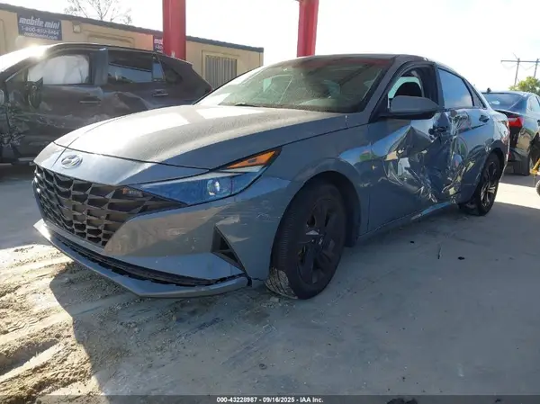 KMHLM4AG2NU238836 2022 HYUNDAI ELANTRA - Image 2