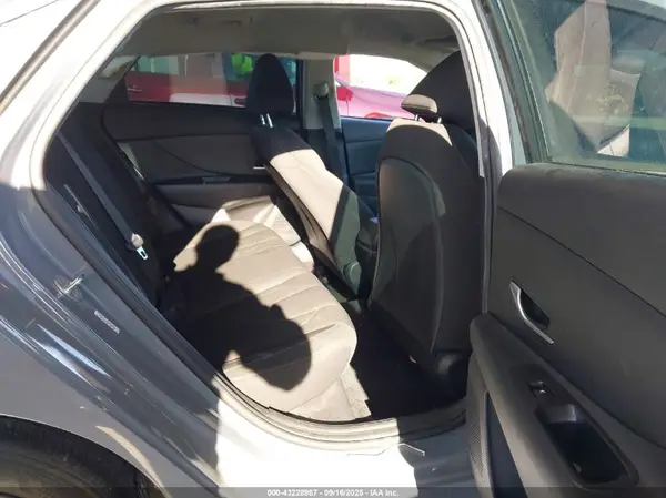 KMHLM4AG2NU238836 2022 HYUNDAI ELANTRA - Image 8